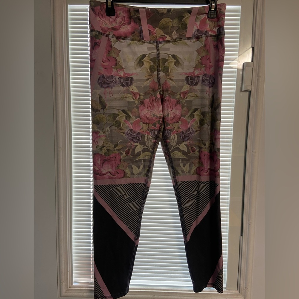 Women’s athletic cropped pants